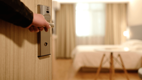 بهبود امنیت درب های هتل